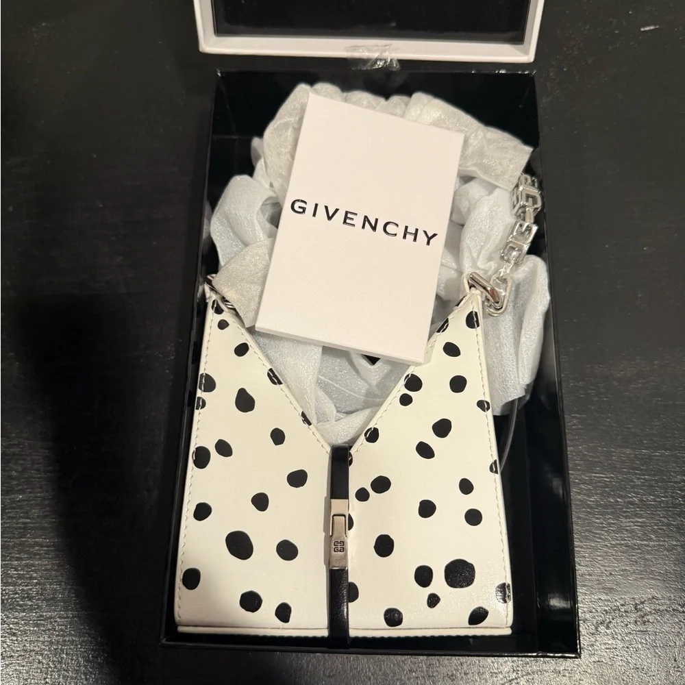 Givenchy cut out micro bag X Disney - Picture 6 of 8